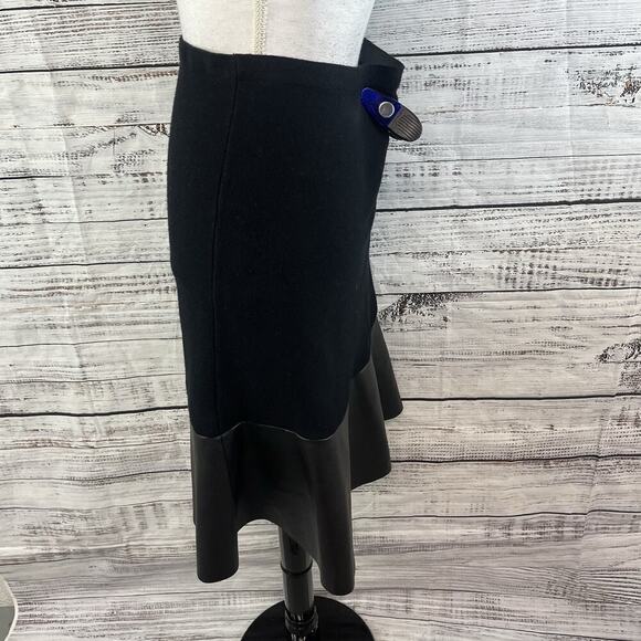 Milano Skirt size Medium Black Sweater Fleece Faux Leather A Line Knee Stretch - Picture 6 of 8